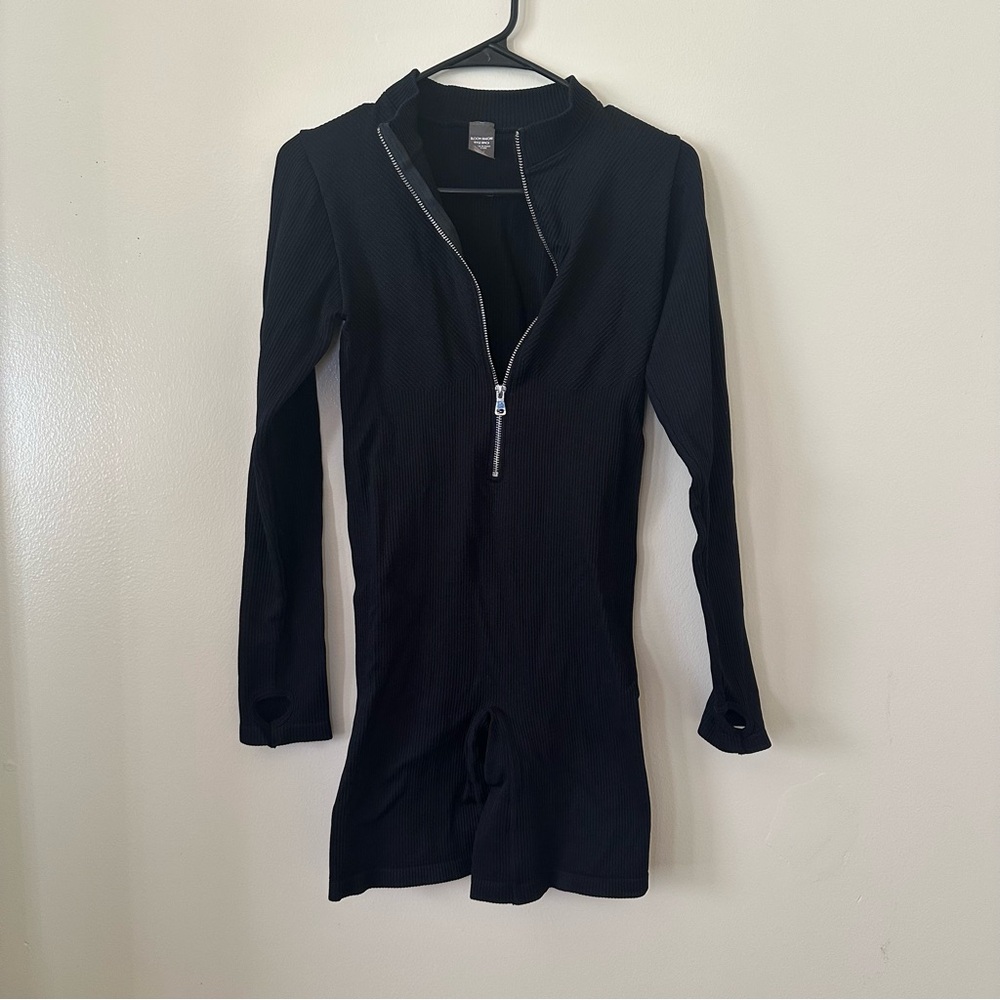 Blooms Seasons‎ Black Long Sleeve Zip-Up Bodysuit